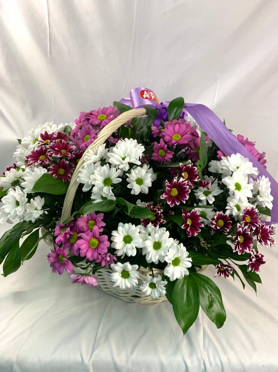 Корзина с хризантемой микс.